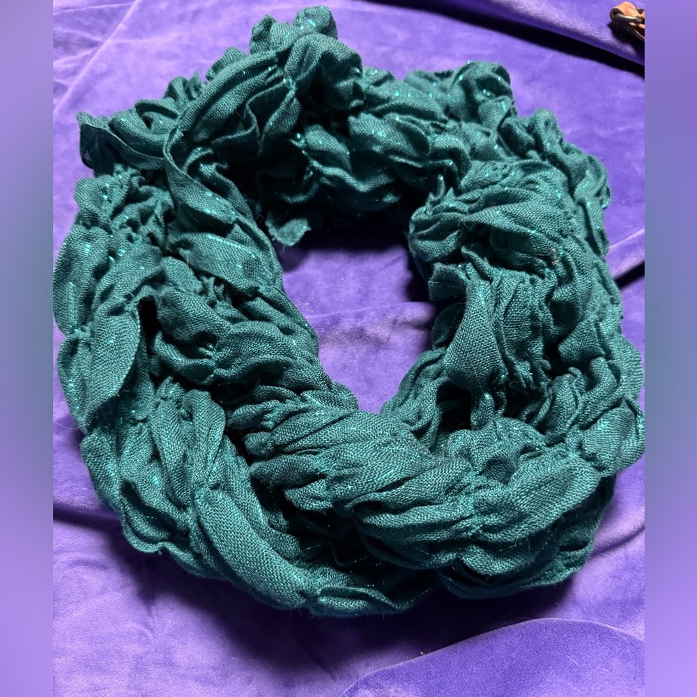 🧚🏻‍♀️ Extra Long 80” scrunched scarf with metallic thread accents